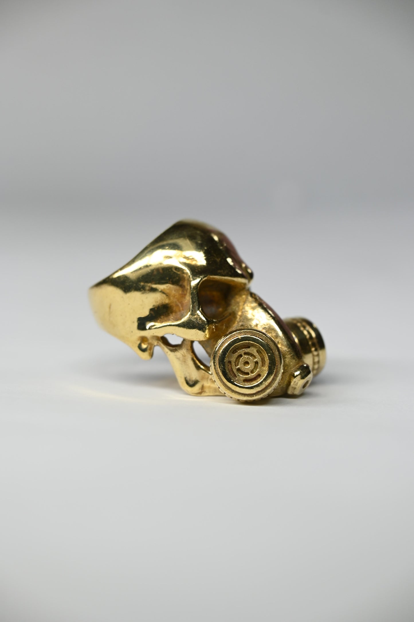 The gold respirator Ring