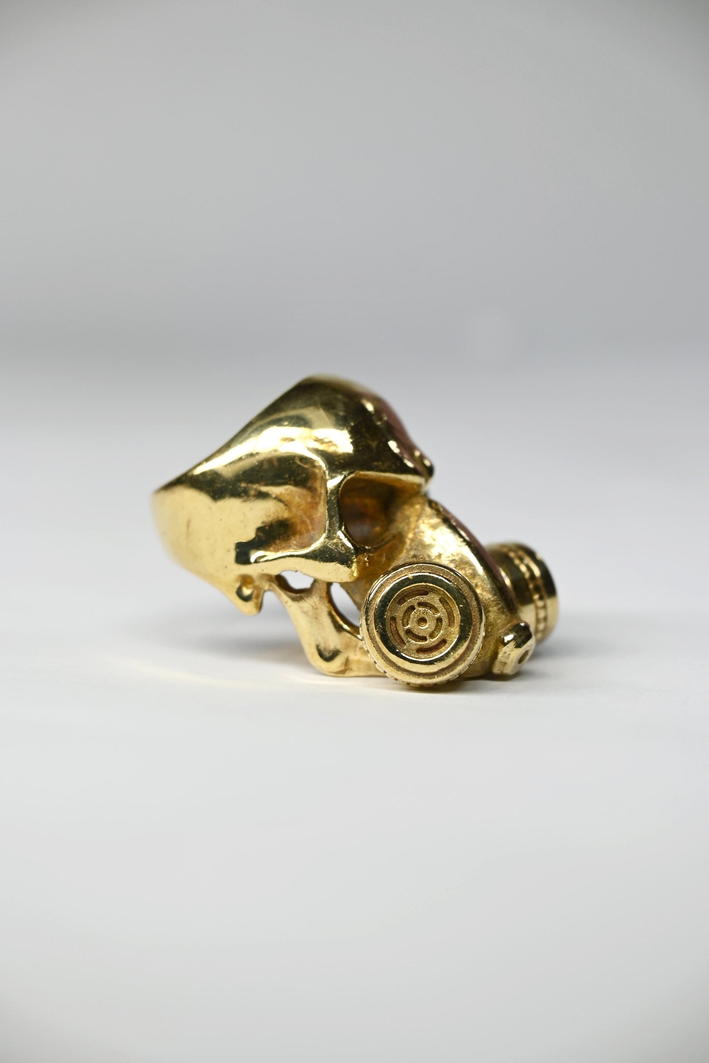 The gold respirator Ring