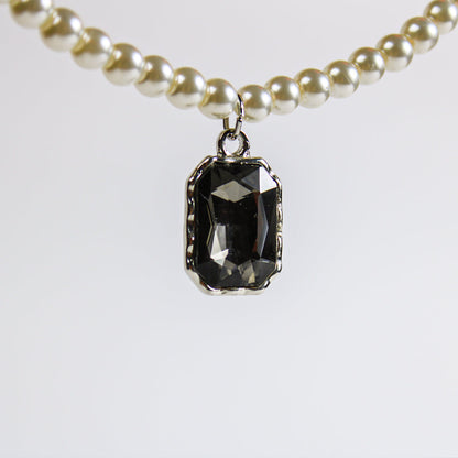 Chic Gem Black Pearl Necklace