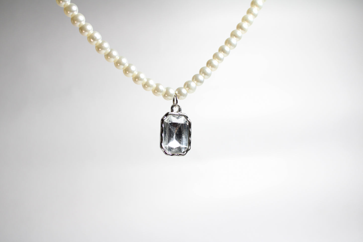 Chic Gem Necklace - White Stone