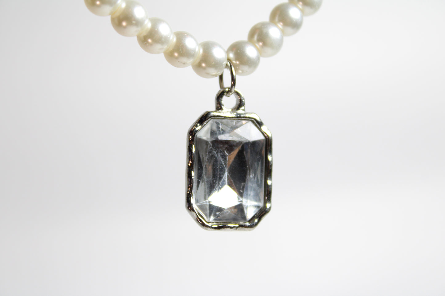 Chic Gem Necklace - White Stone