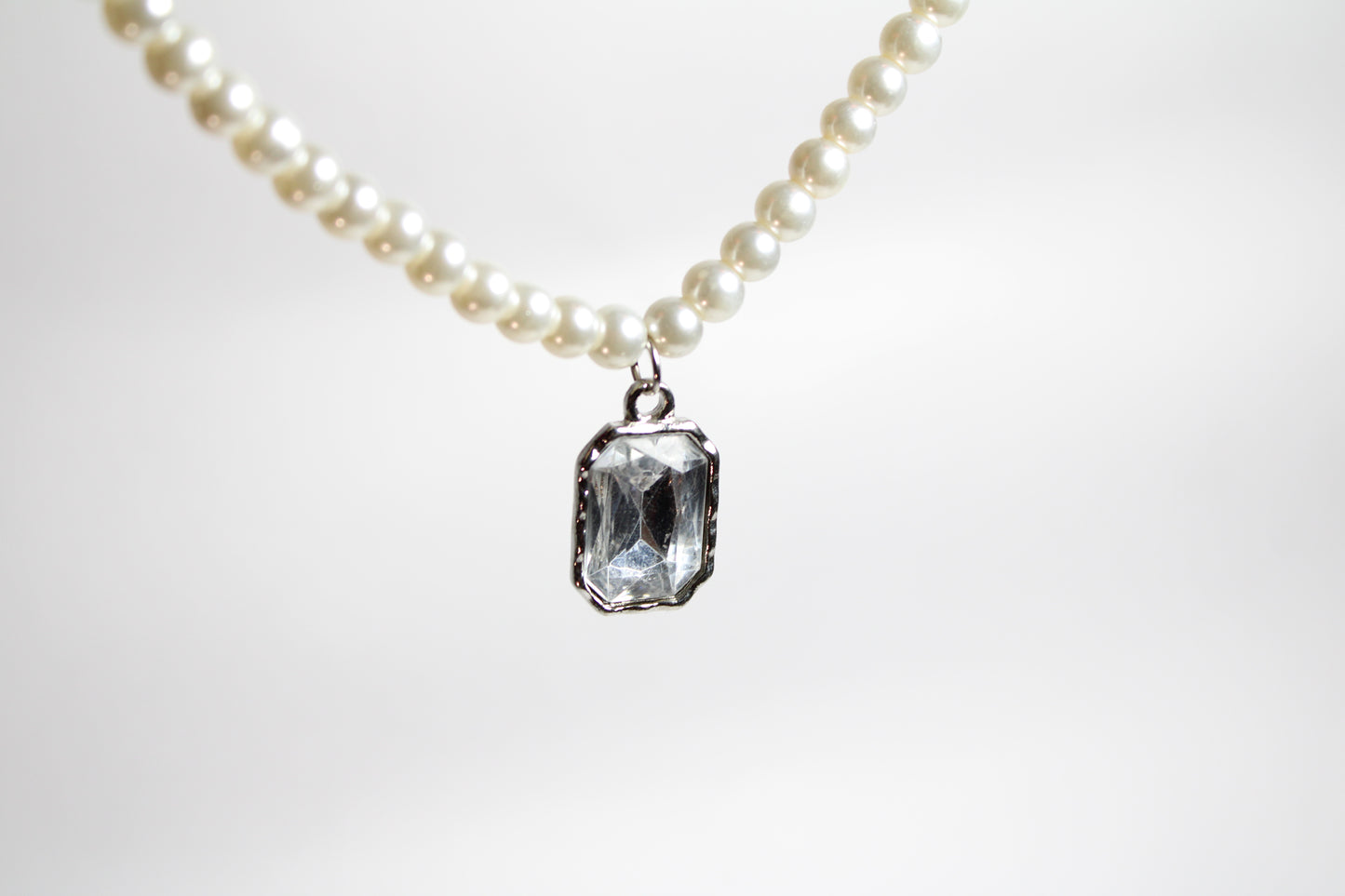 Chic Gem Necklace - White Stone