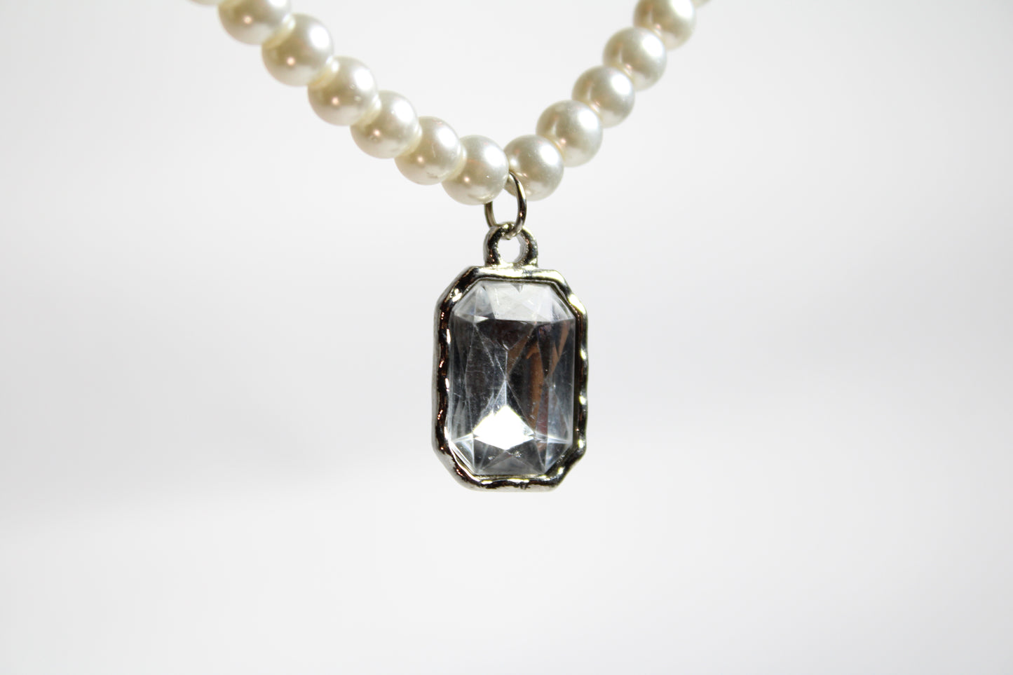 Chic Gem Necklace - White Stone