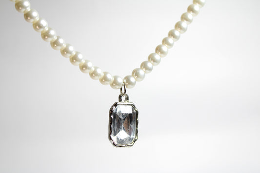 Chic Gem Necklace - White Stone