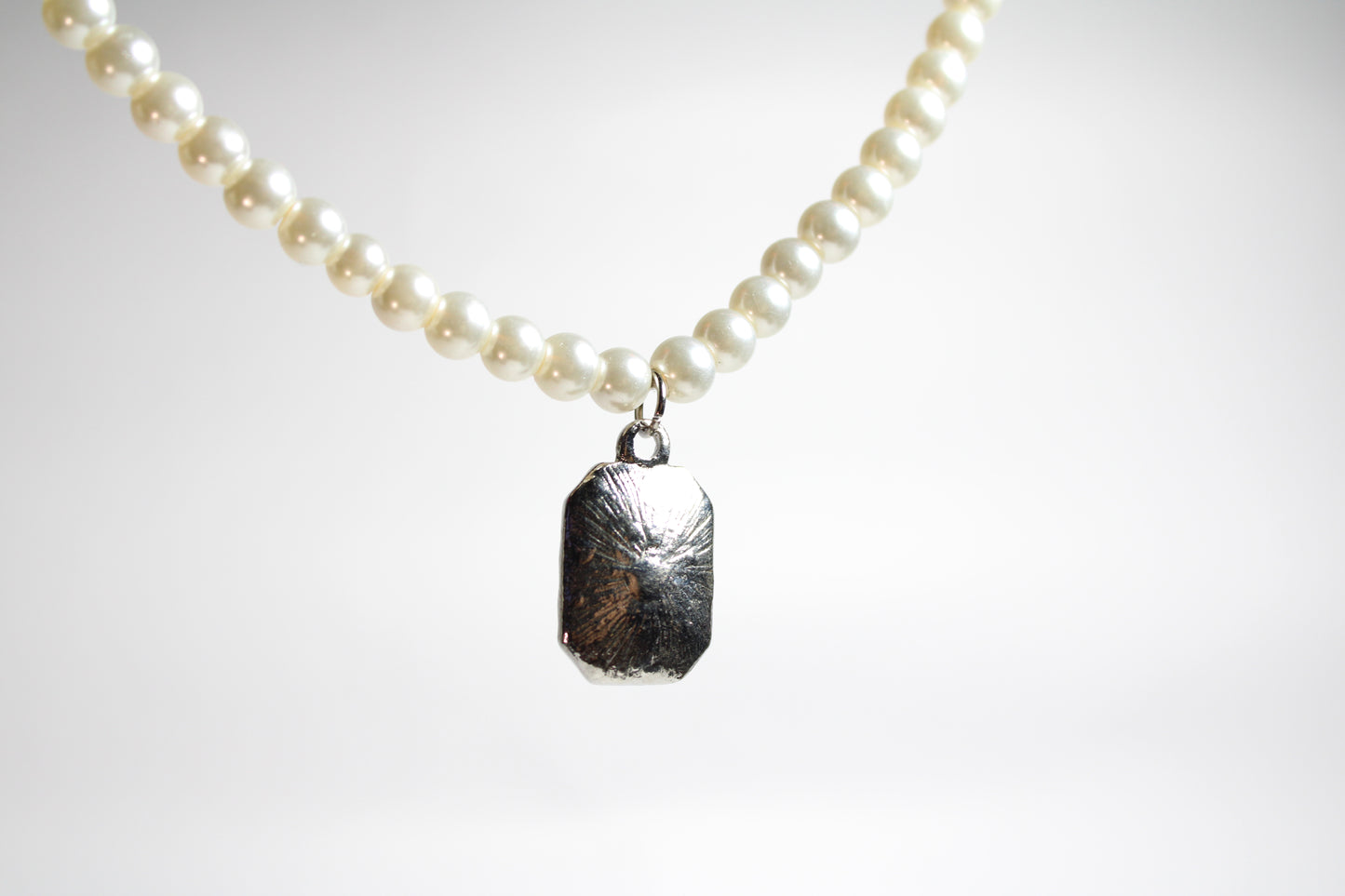 Chic Gem Necklace - White Stone